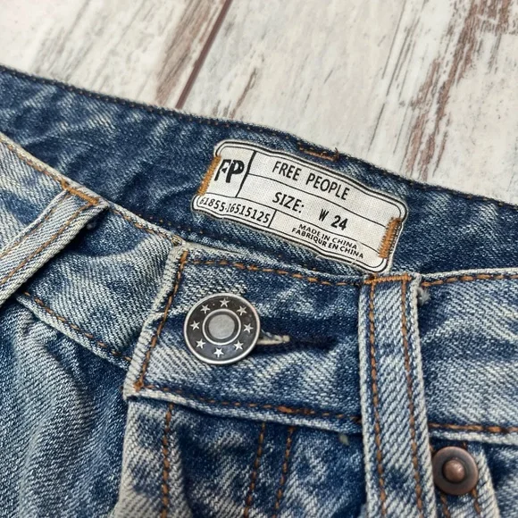 Free People High Waisted Denim Shorts Light Wash Distressed Size 24 NWOT - Picture 9 of 16